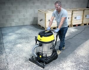 Comparativa: Aspiradoras Industriales de Líquidos y Sólidos: Las Mejores Opciones para Trabajos Pesados (Ghinvac vs. Soteco vs. Tennant)